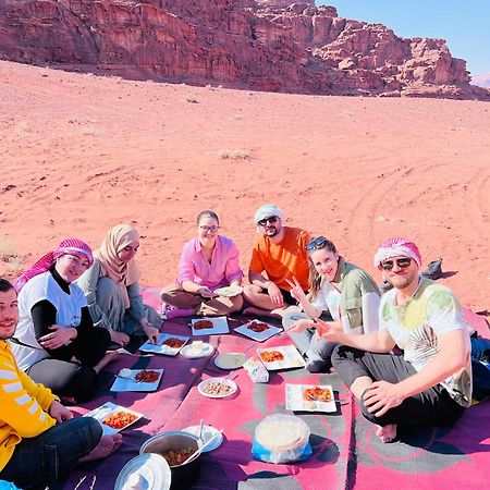 Wadi Rum Bubble Camp & Tour Buitenkant foto