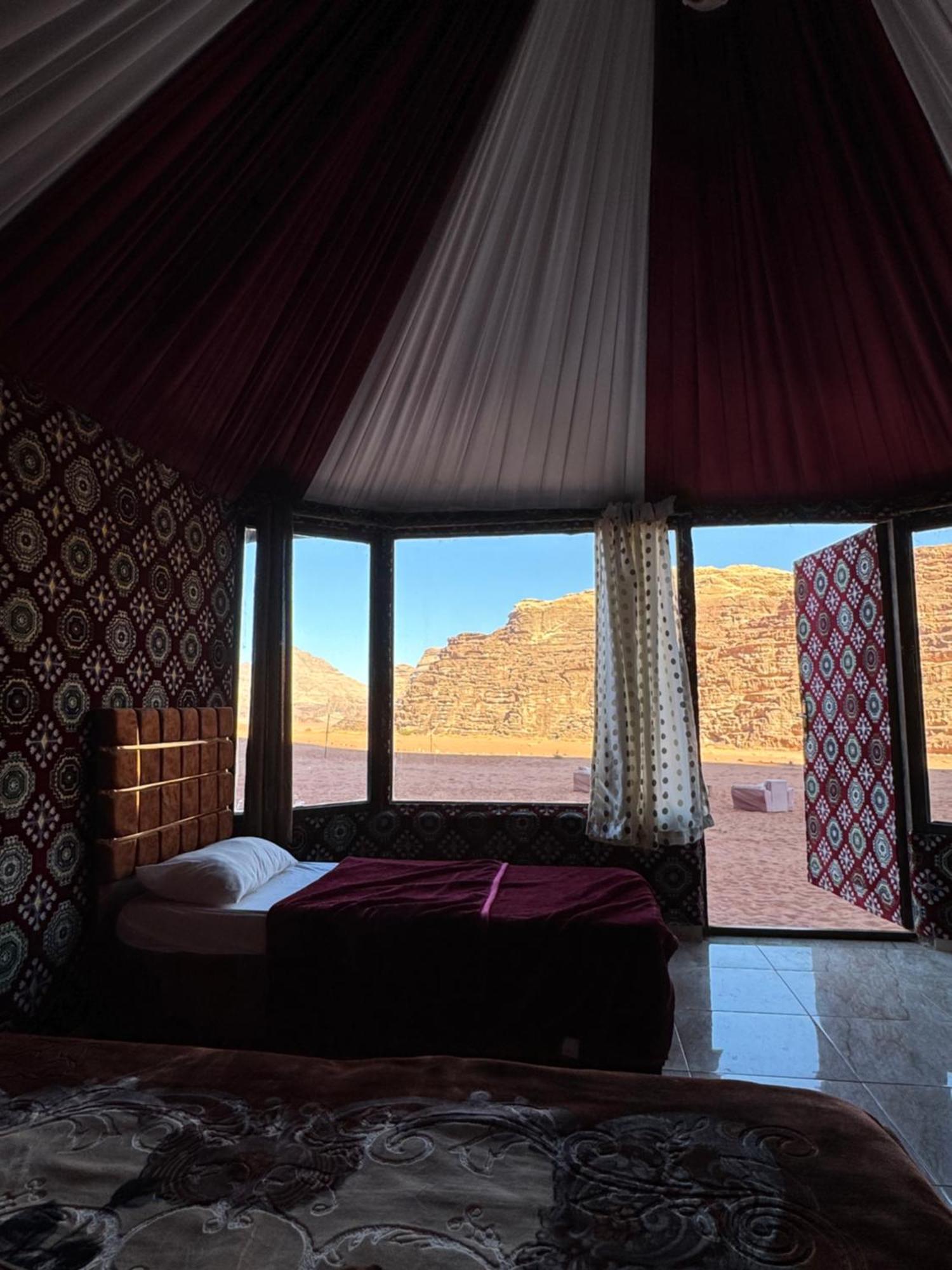 Wadi Rum Bubble Camp & Tour Buitenkant foto