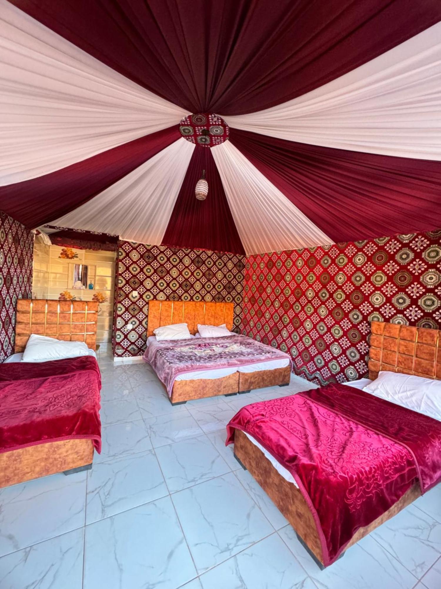 Wadi Rum Bubble Camp & Tour Buitenkant foto