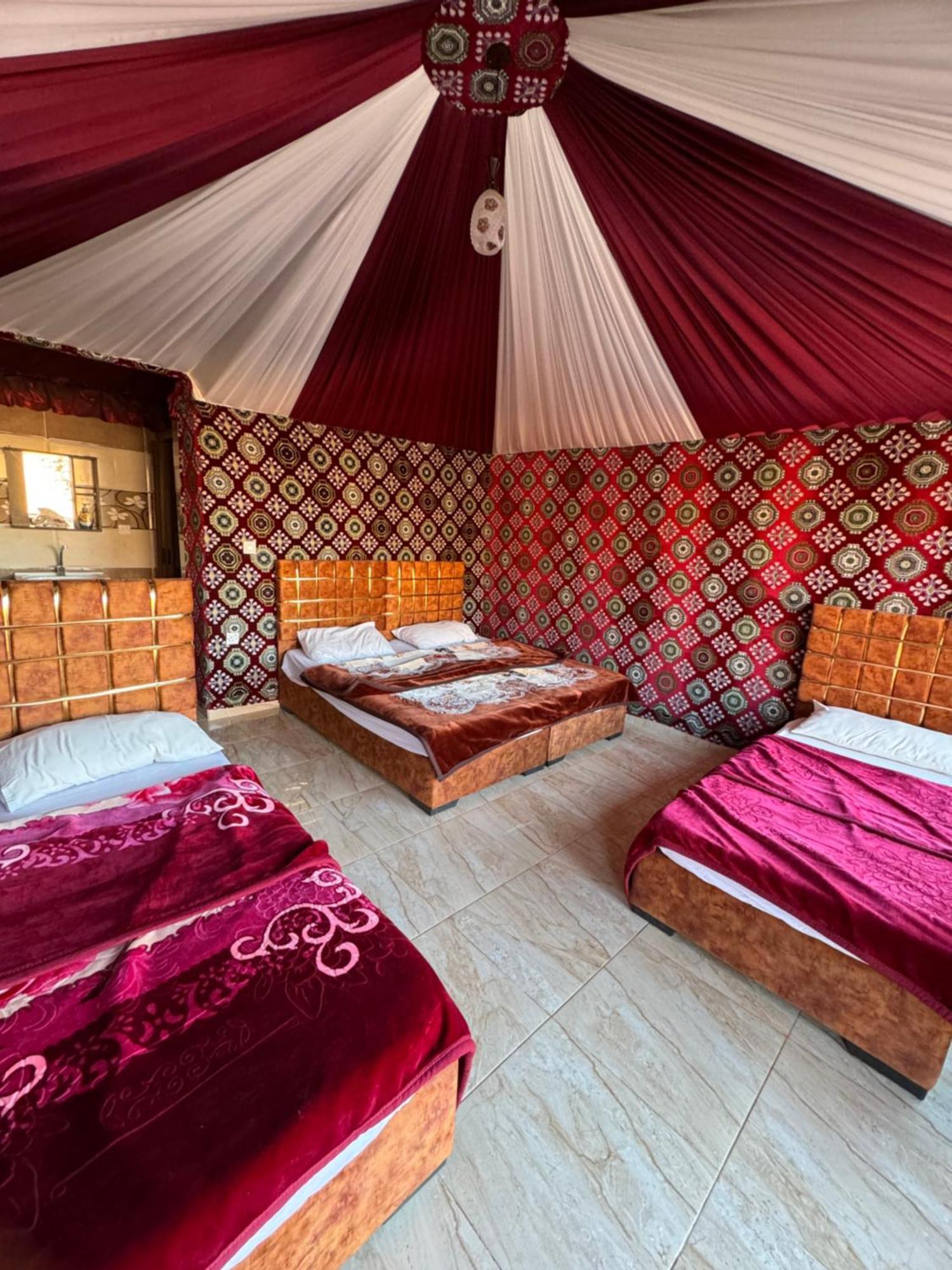 Wadi Rum Bubble Camp & Tour Buitenkant foto