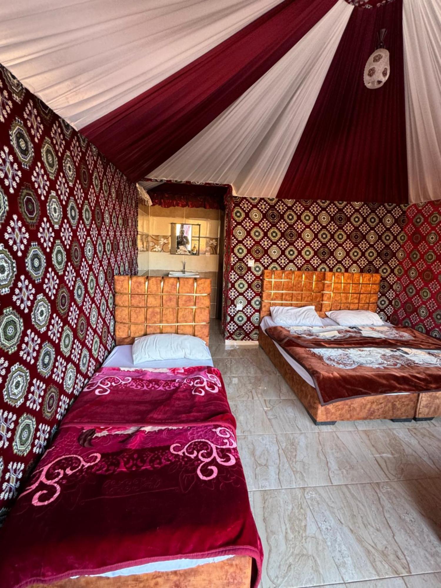 Wadi Rum Bubble Camp & Tour Buitenkant foto