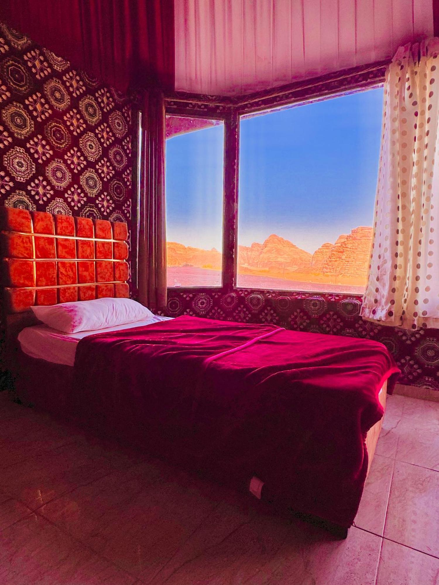 Wadi Rum Bubble Camp & Tour Buitenkant foto