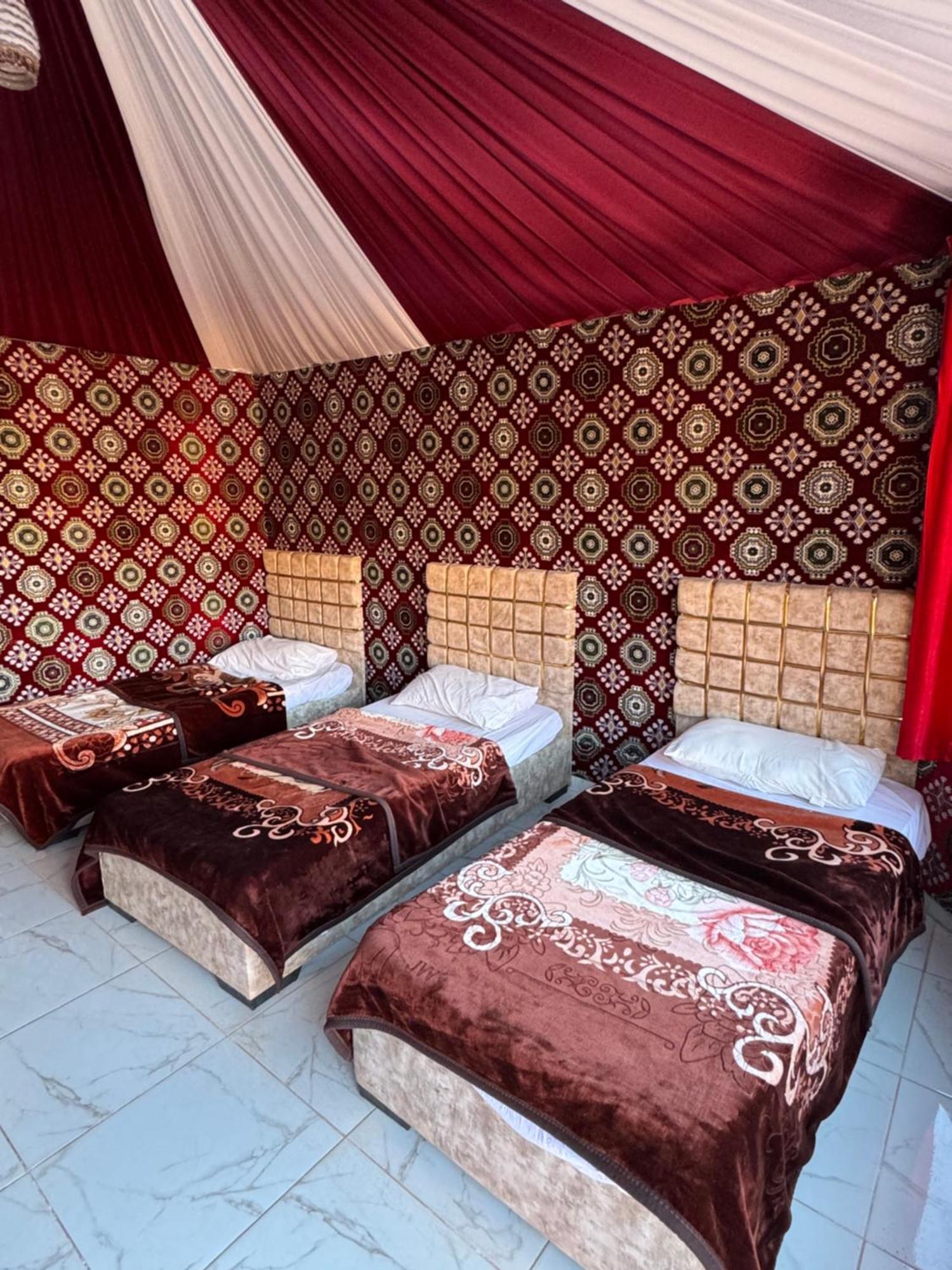 Wadi Rum Bubble Camp & Tour Buitenkant foto
