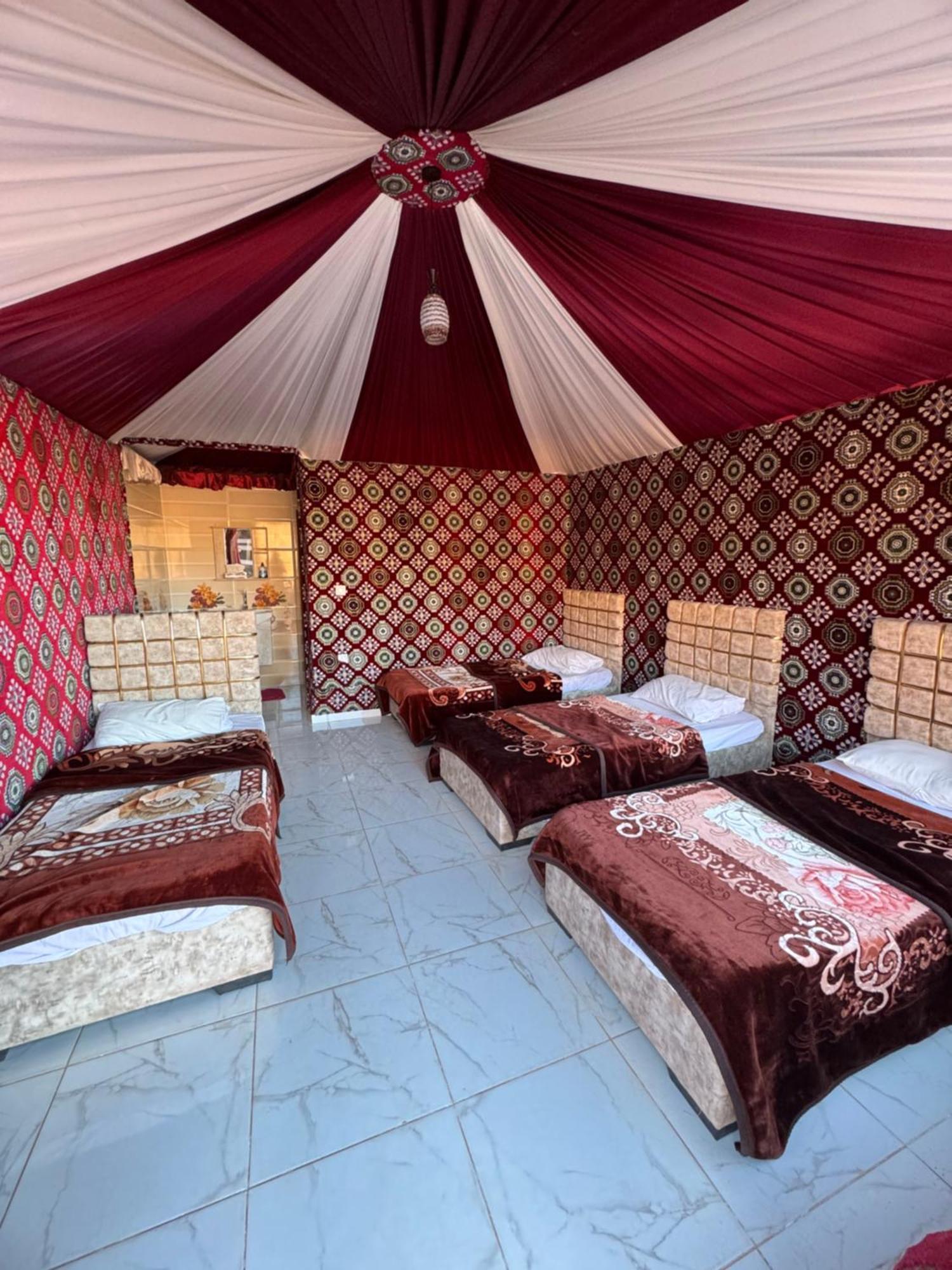 Wadi Rum Bubble Camp & Tour Buitenkant foto
