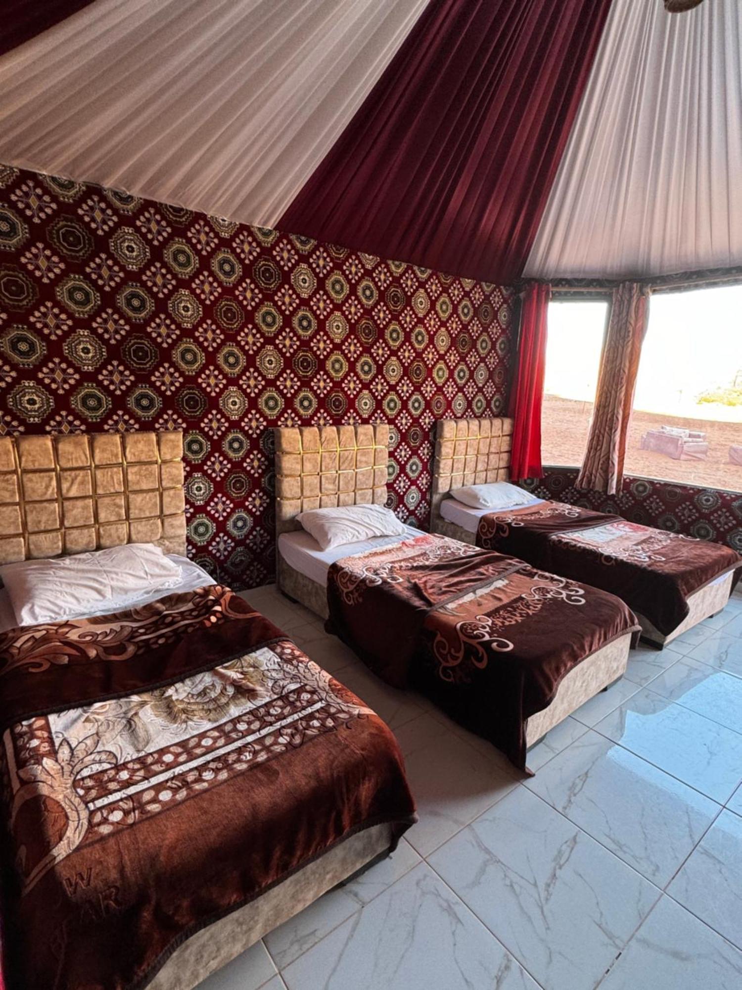 Wadi Rum Bubble Camp & Tour Buitenkant foto