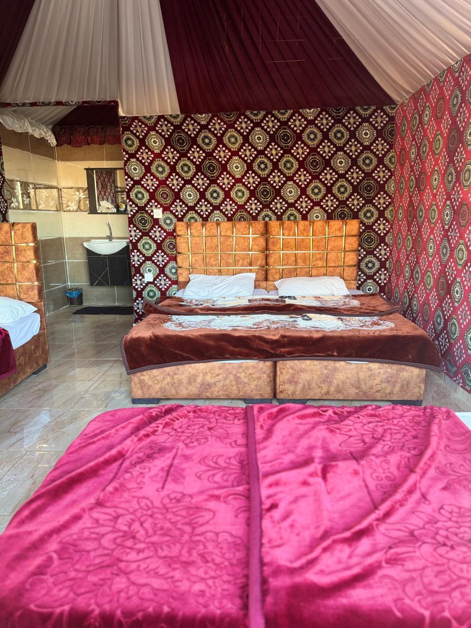 Wadi Rum Bubble Camp & Tour Buitenkant foto