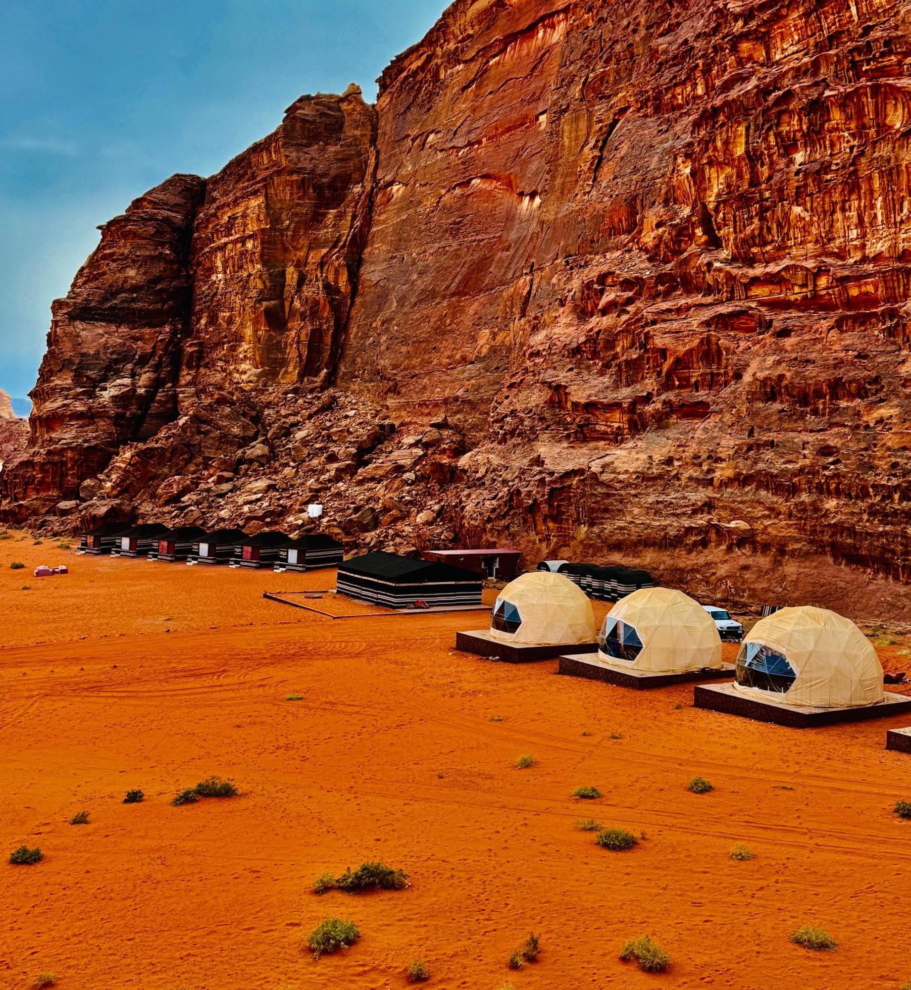 Wadi Rum Bubble Camp & Tour Buitenkant foto