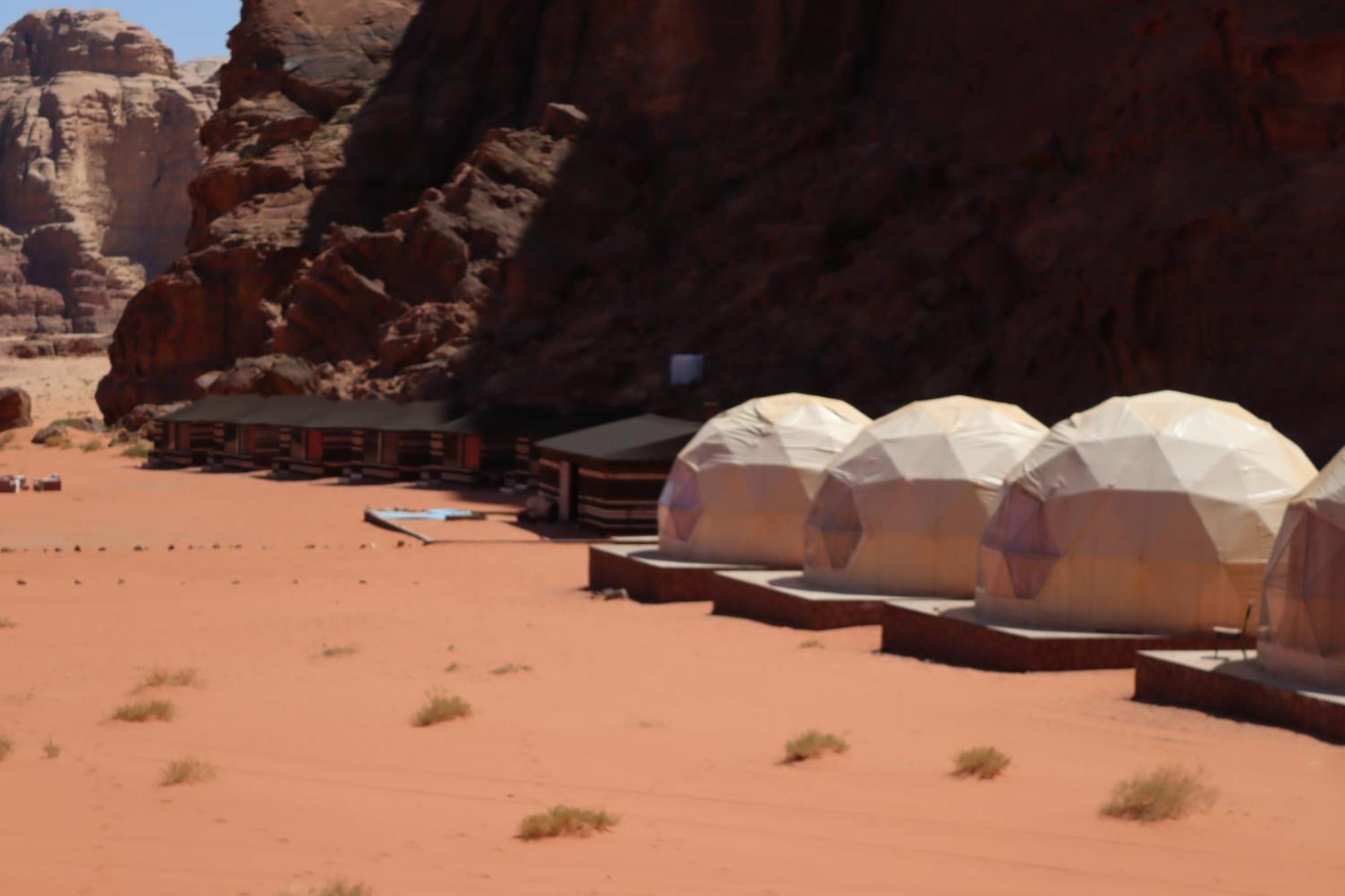 Wadi Rum Bubble Camp & Tour Buitenkant foto