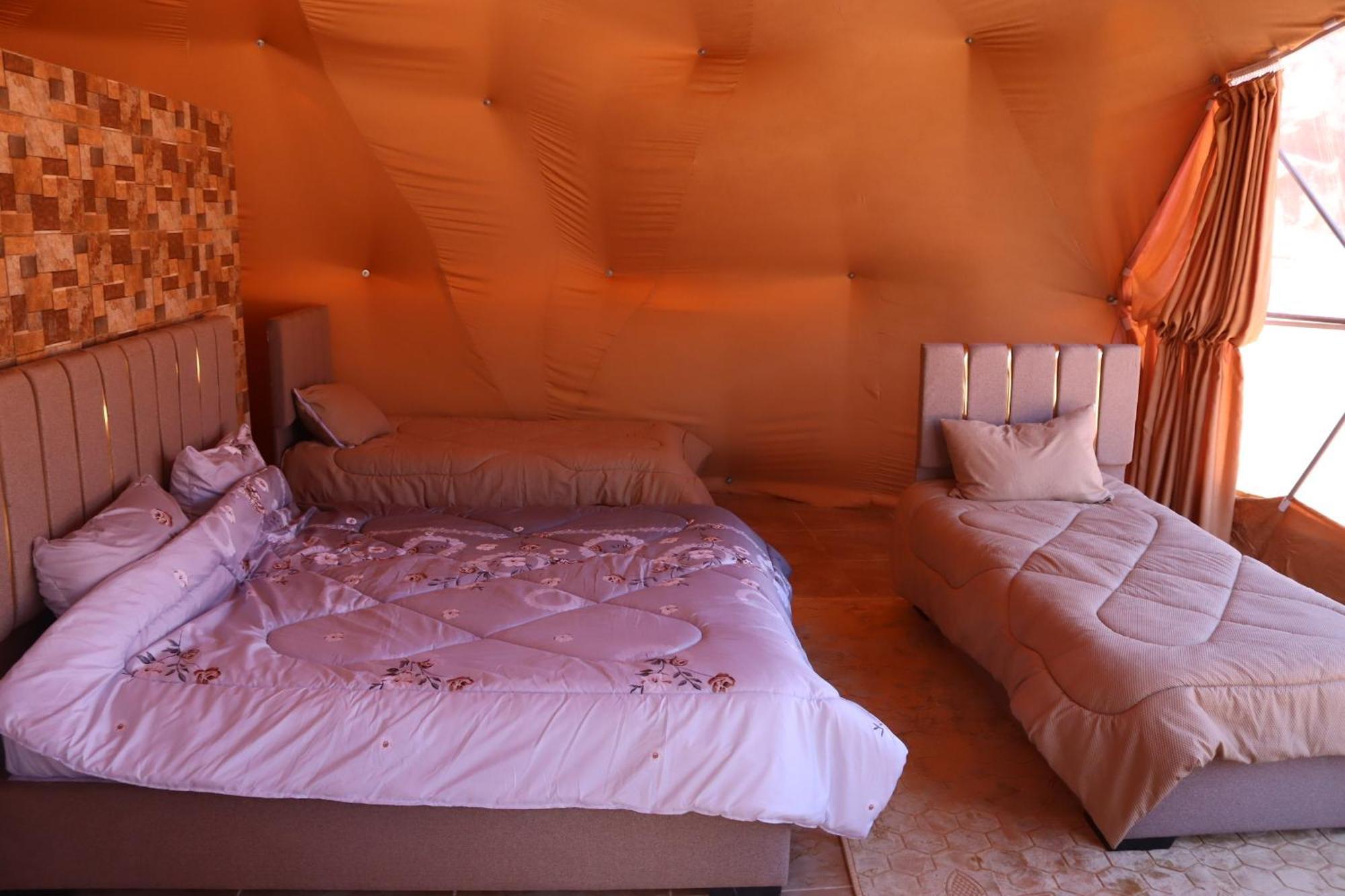 Wadi Rum Bubble Camp & Tour Buitenkant foto