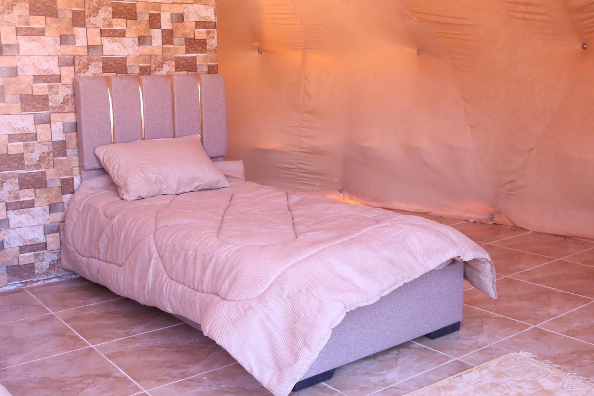 Wadi Rum Bubble Camp & Tour Buitenkant foto