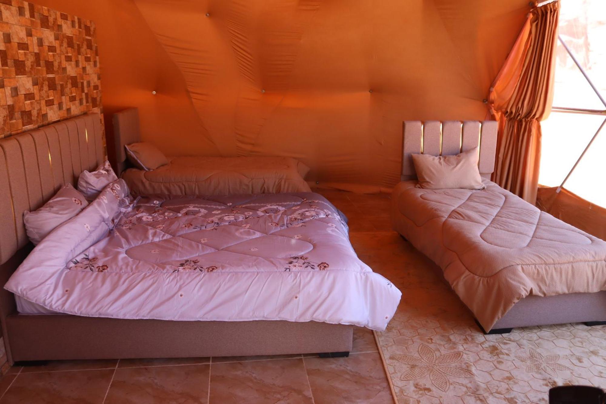 Wadi Rum Bubble Camp & Tour Buitenkant foto