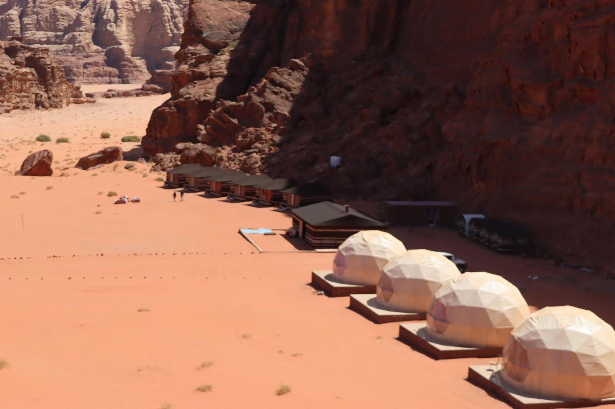 Wadi Rum Bubble Camp & Tour Buitenkant foto