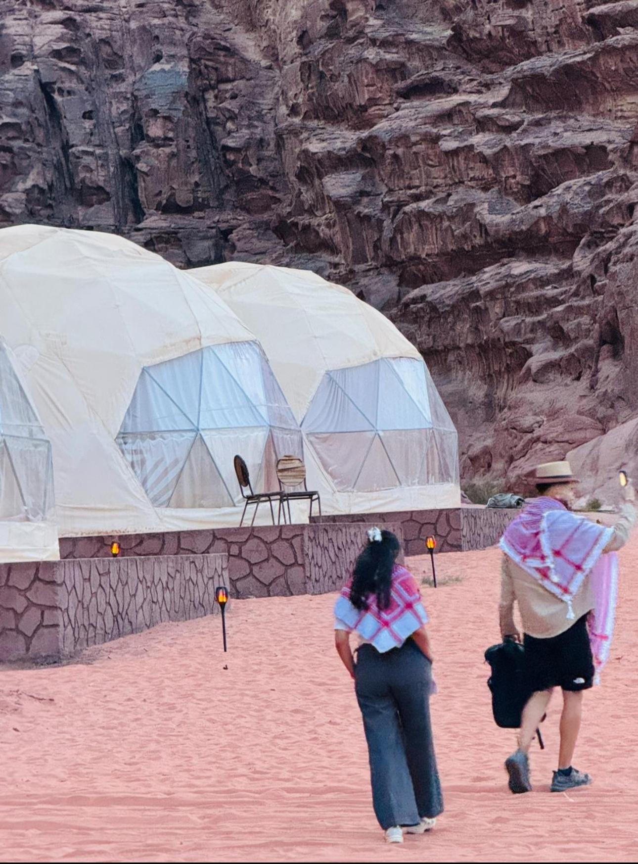 Wadi Rum Bubble Camp & Tour Buitenkant foto